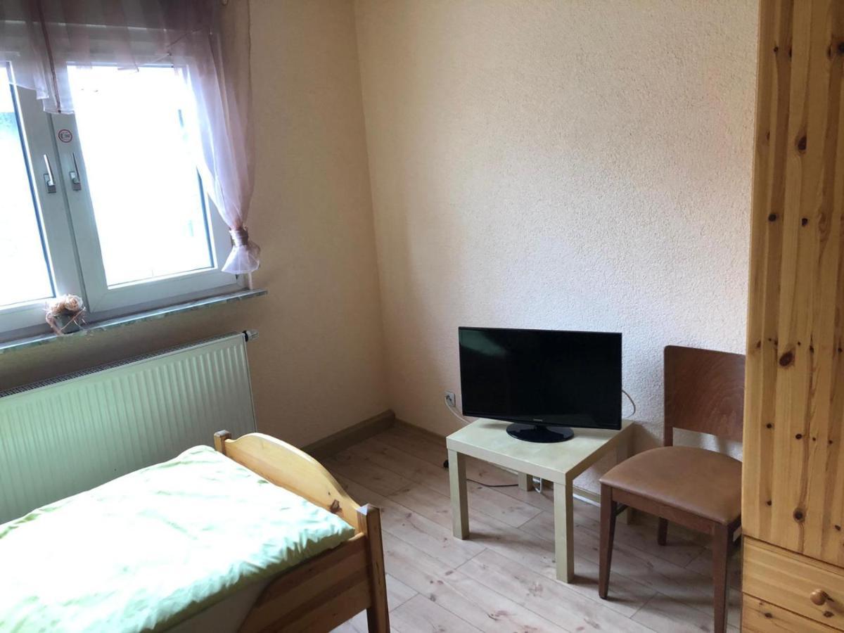 Monteurunterkunft Oberhausen-Rheinhausen エクステリア 写真