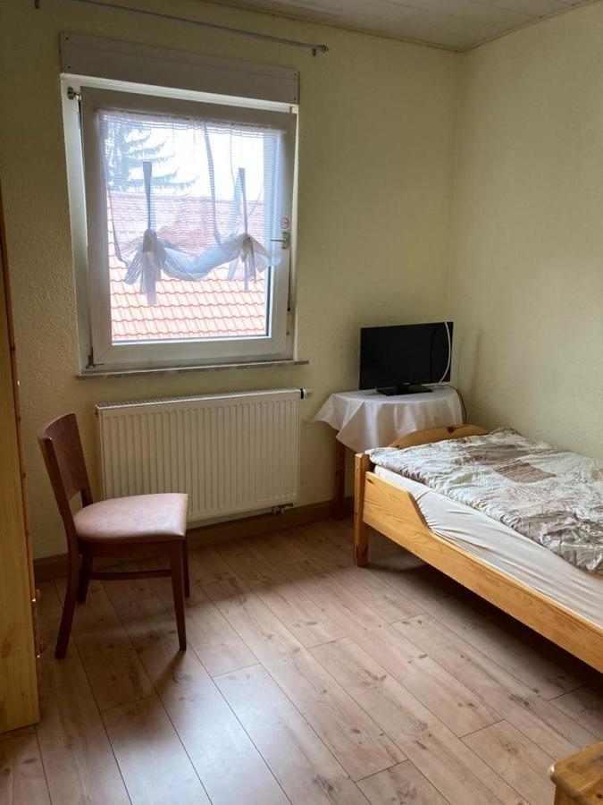 Monteurunterkunft Oberhausen-Rheinhausen エクステリア 写真